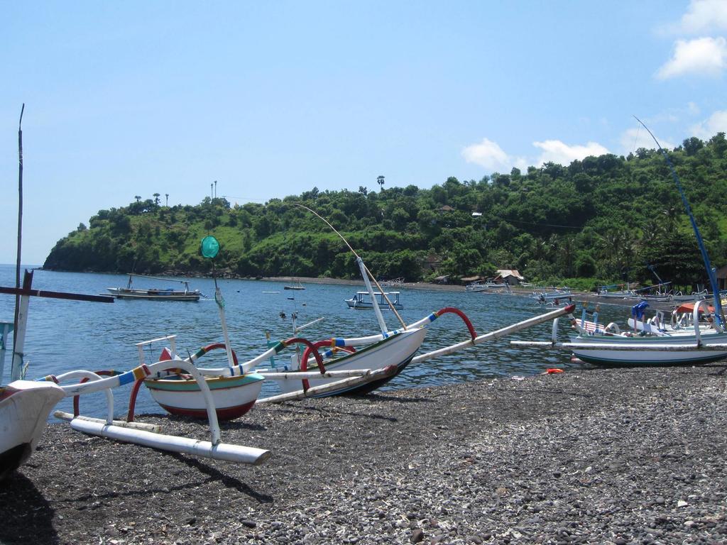 Galang Kangin Bungalows 2 Amed  Exterior photo