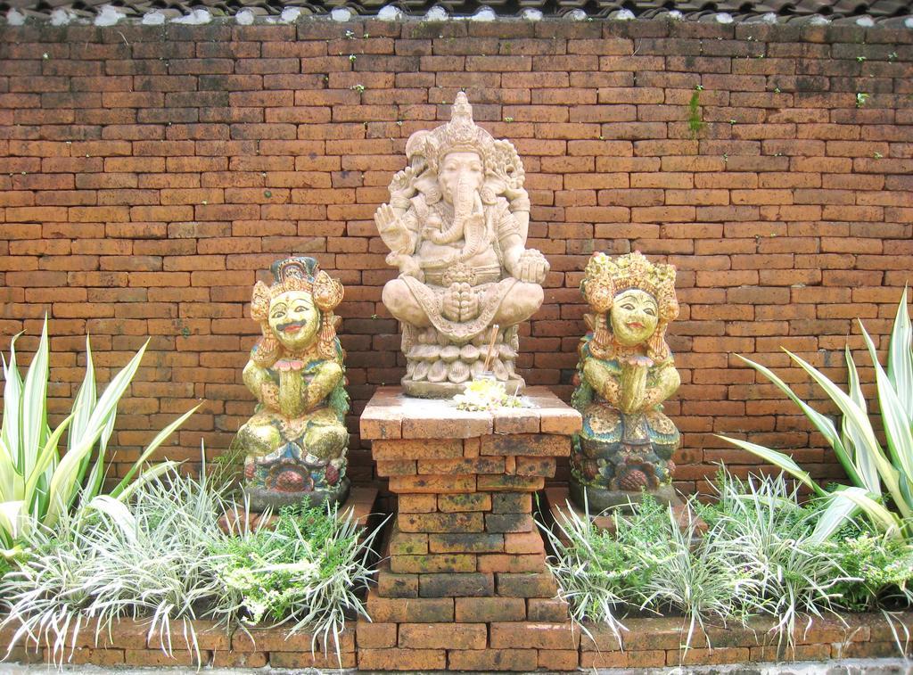 Galang Kangin Bungalows 2 Amed  Exterior photo
